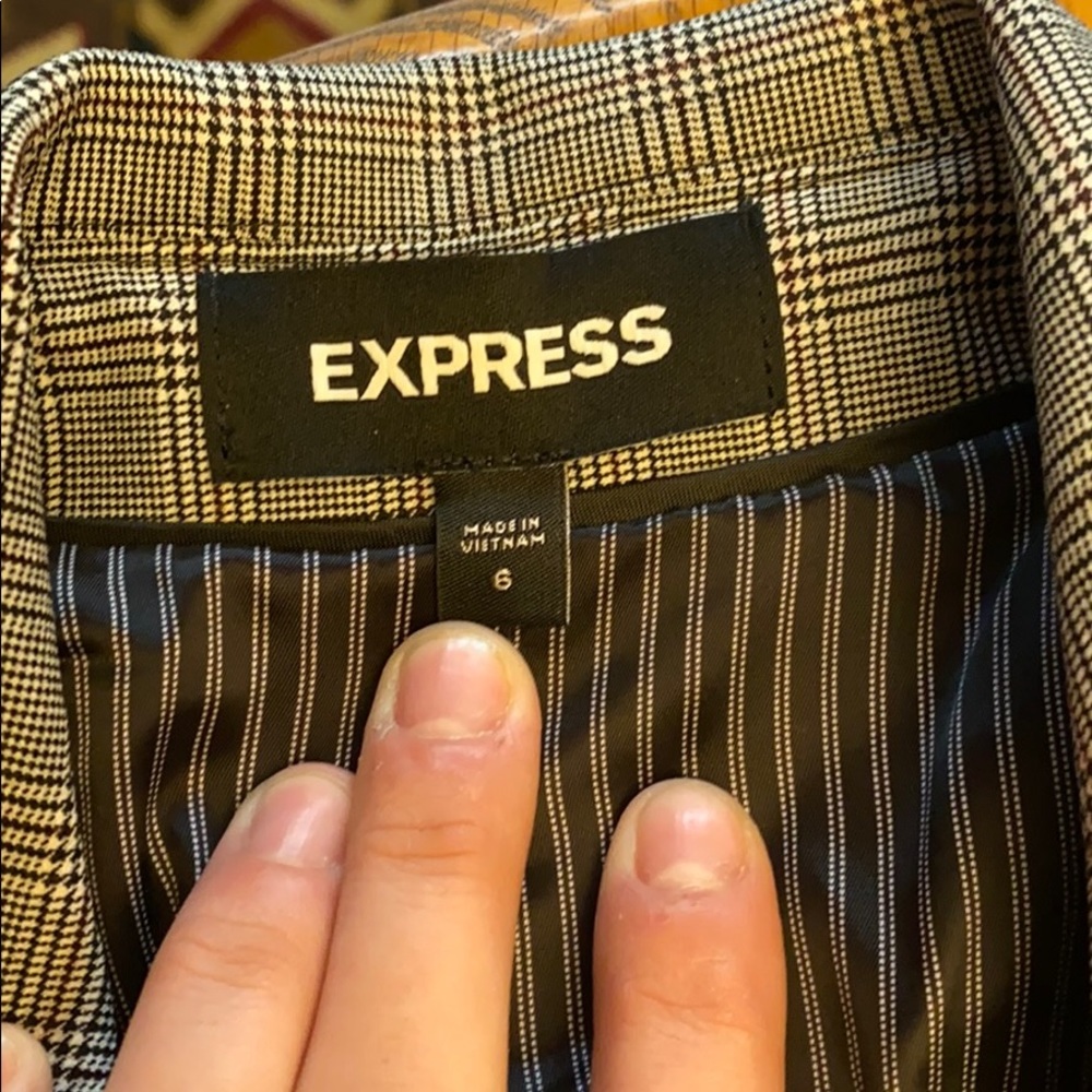 Suit - Picture 4 of 4